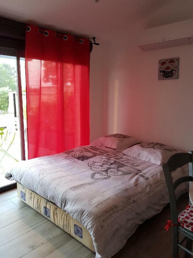 Gite Les Coquelicots Lédenon Zewnętrze zdjęcie